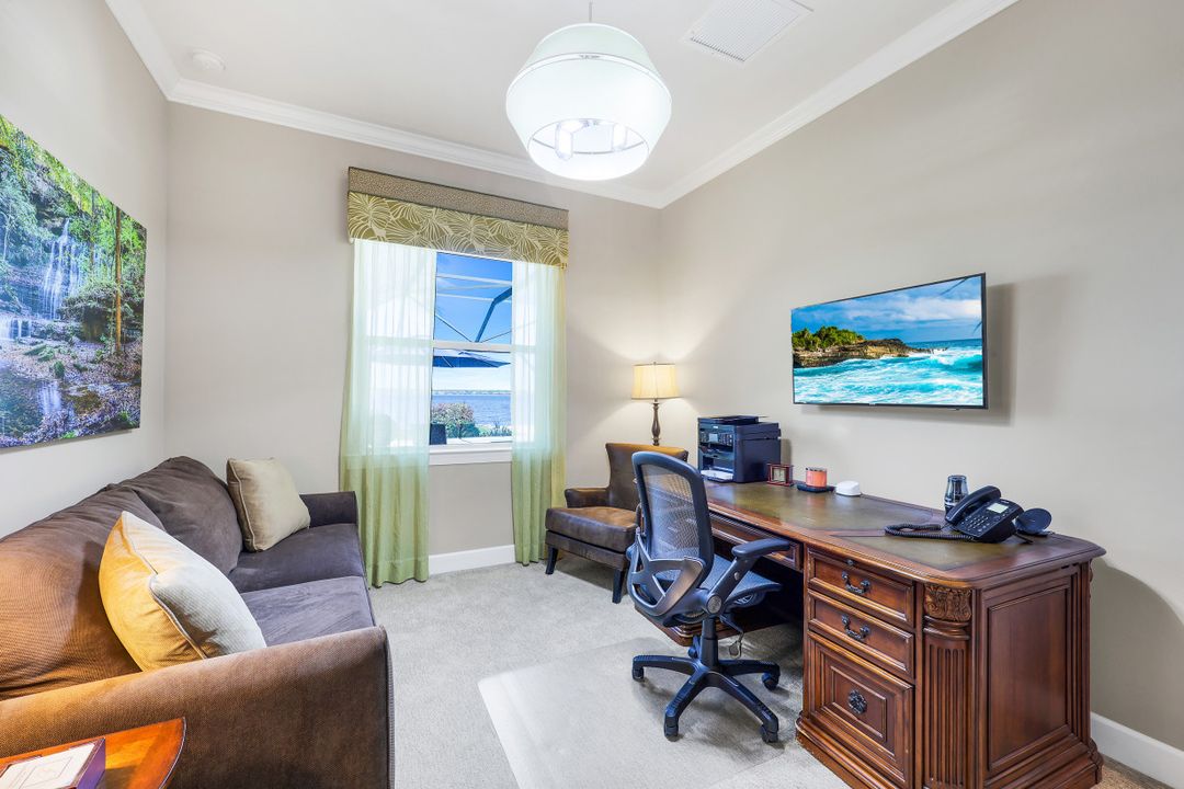 9075 Breakwater Dr, Naples, FL 34120