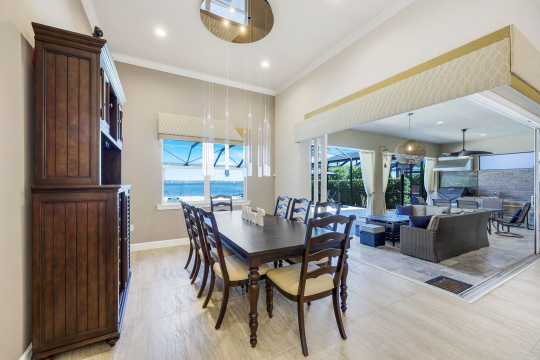 9075 Breakwater Dr, Naples, FL 34120