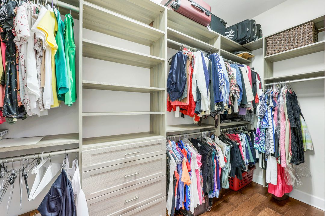 9075 Breakwater Dr, Naples, FL 34120