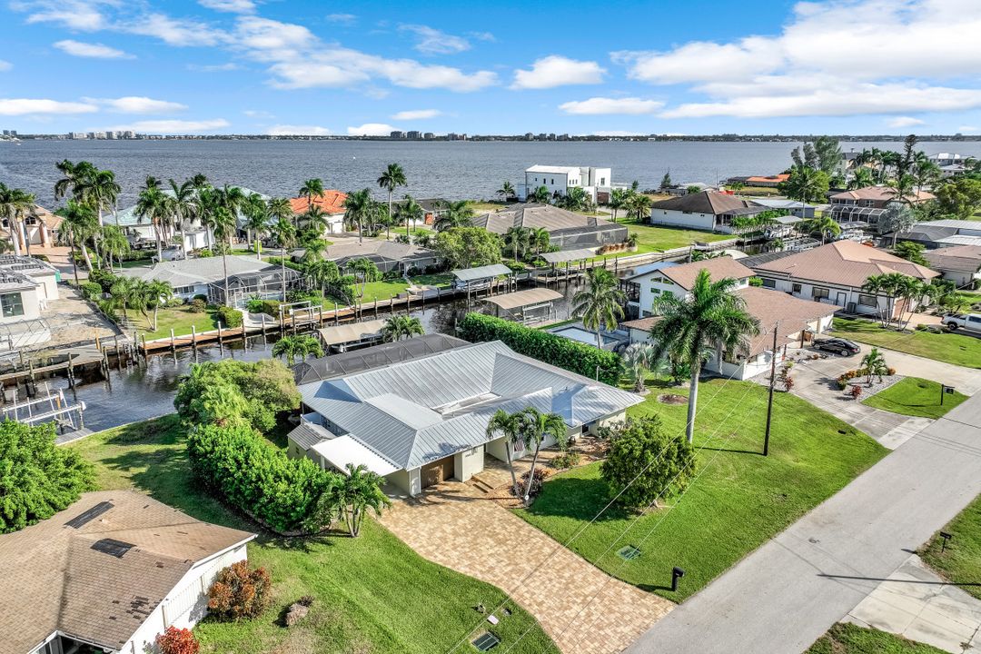 5805 SW 1st Pl, Cape Coral, FL 33914