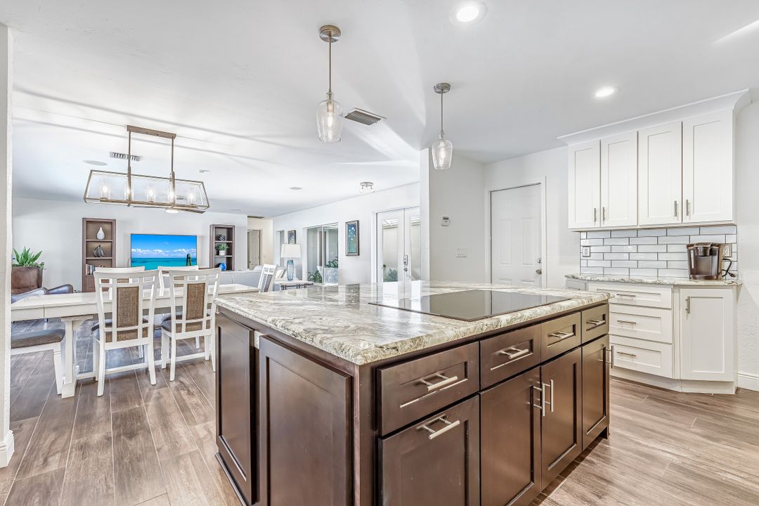 5805 SW 1st Pl, Cape Coral, FL 33914