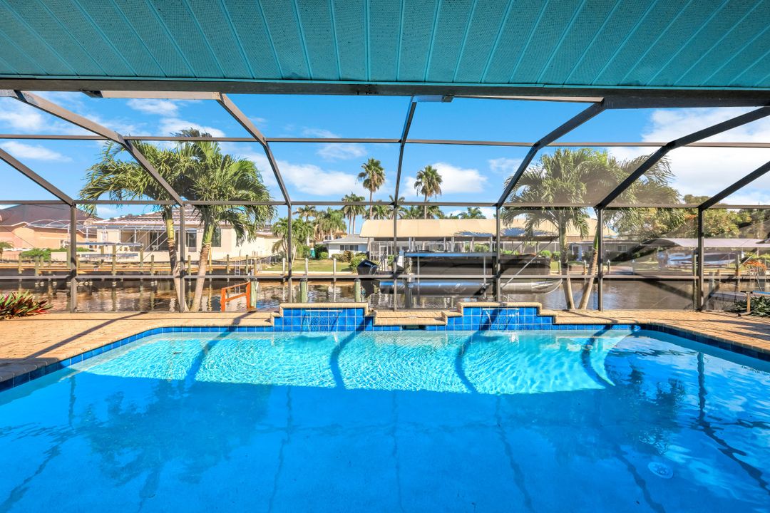 5805 SW 1st Pl, Cape Coral, FL 33914