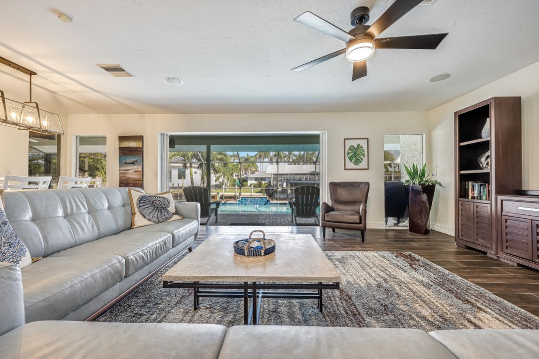 5805 SW 1st Pl, Cape Coral, FL 33914