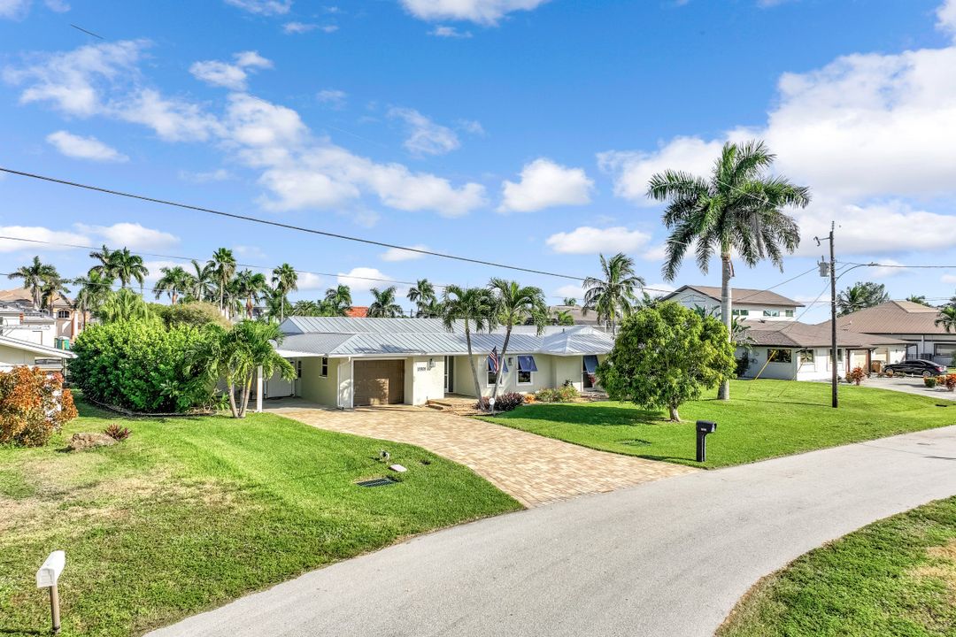 5805 SW 1st Pl, Cape Coral, FL 33914