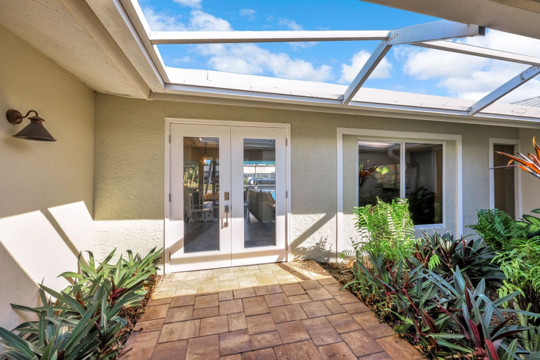 5805 SW 1st Pl, Cape Coral, FL 33914