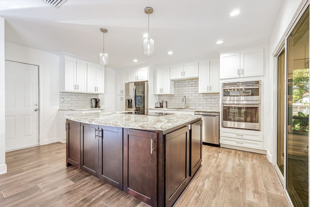 5805 SW 1st Pl, Cape Coral, FL 33914