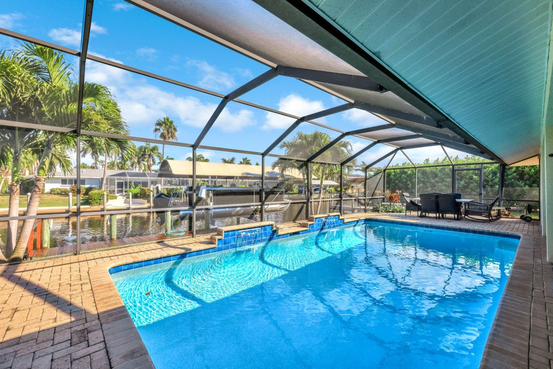 5805 SW 1st Pl, Cape Coral, FL 33914