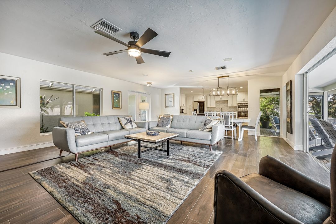 5805 SW 1st Pl, Cape Coral, FL 33914