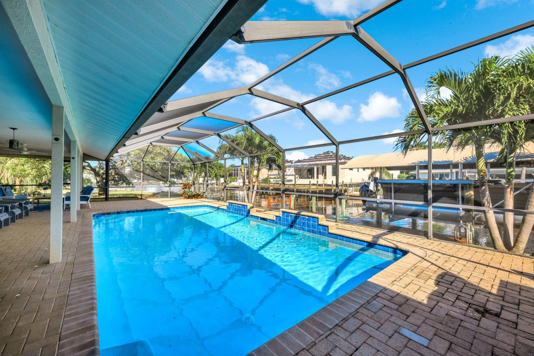 5805 SW 1st Pl, Cape Coral, FL 33914