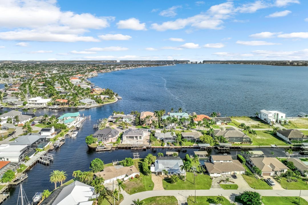 5805 SW 1st Pl, Cape Coral, FL 33914