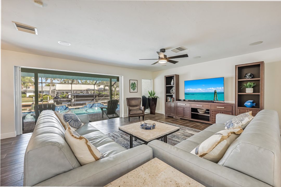 5805 SW 1st Pl, Cape Coral, FL 33914