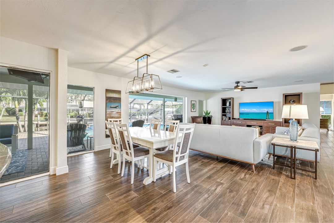 5805 SW 1st Pl, Cape Coral, FL 33914