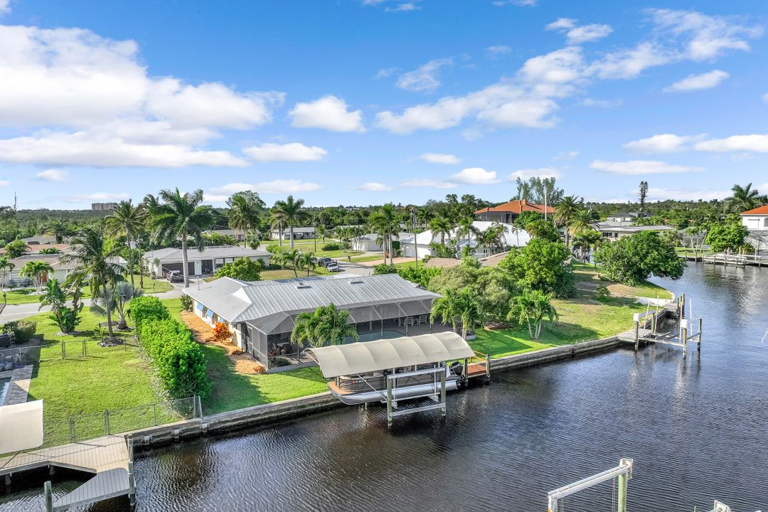 5805 SW 1st Pl, Cape Coral, FL 33914