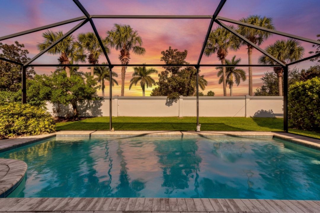 10101 Florence Cir, Naples, FL 34119