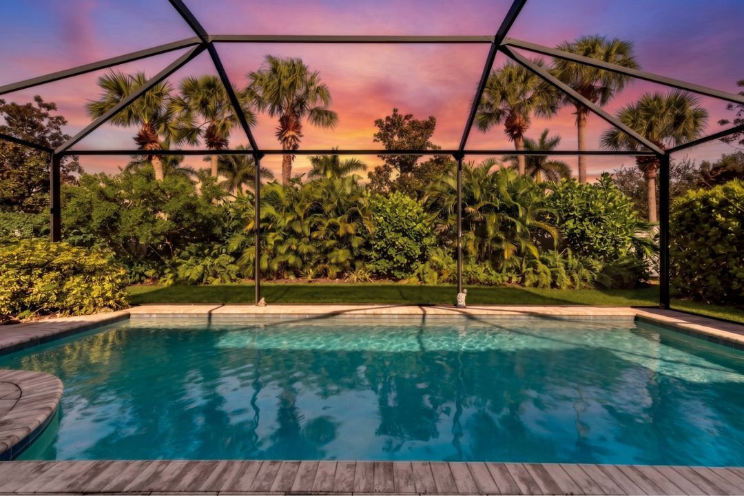 10101 Florence Cir, Naples, FL 34119