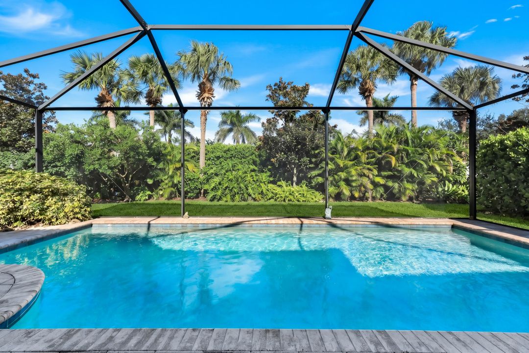 10101 Florence Cir, Naples, FL 34119
