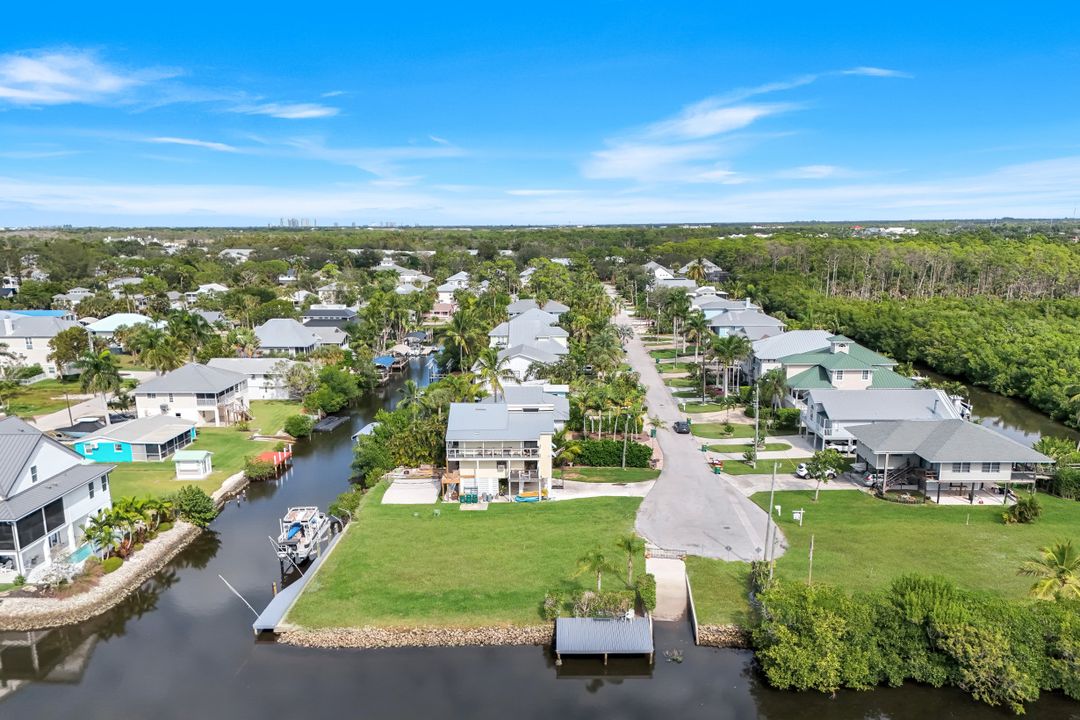 1277 Grand Canal Dr, Naples, FL 34110