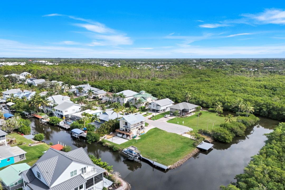 1277 Grand Canal Dr, Naples, FL 34110