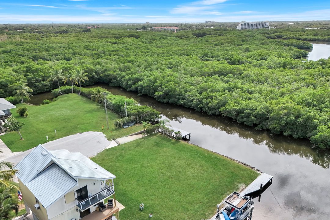 1277 Grand Canal Dr, Naples, FL 34110