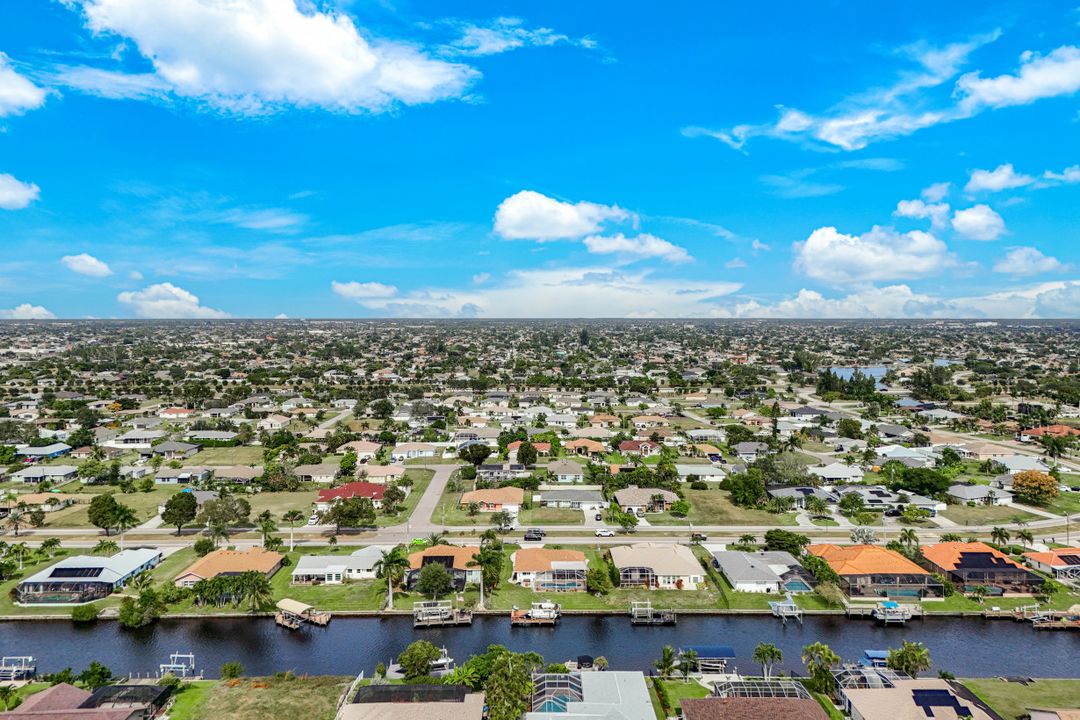 304 Kamal Pkwy, Cape Coral, FL 33904