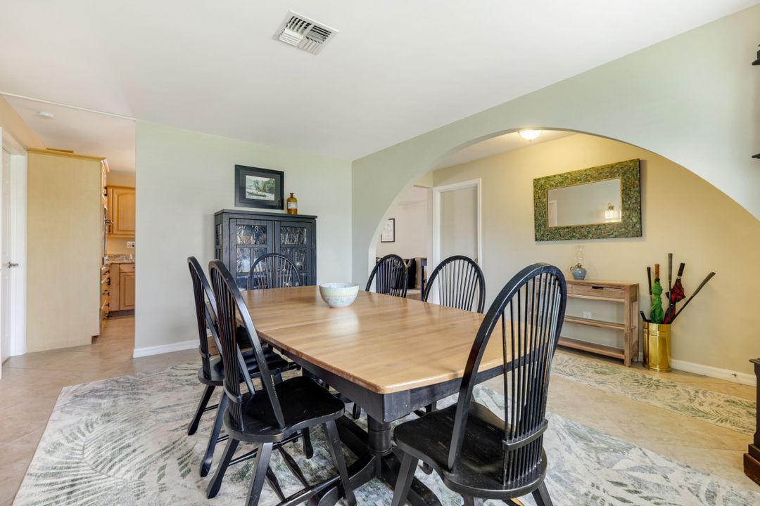 304 Kamal Pkwy, Cape Coral, FL 33904