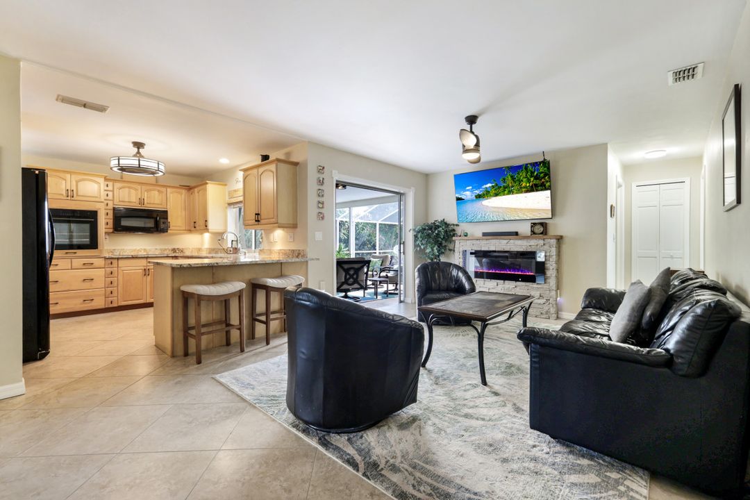 304 Kamal Pkwy, Cape Coral, FL 33904