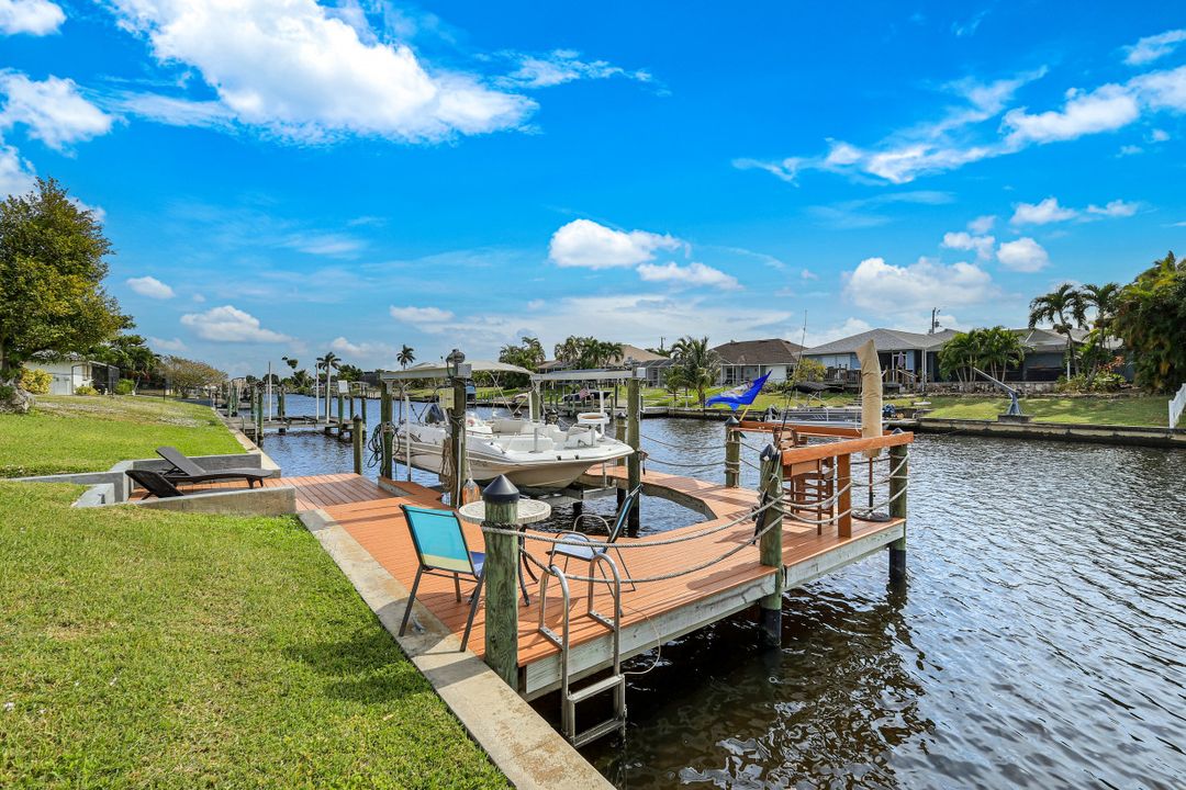 304 Kamal Pkwy, Cape Coral, FL 33904