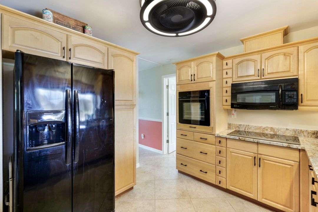 304 Kamal Pkwy, Cape Coral, FL 33904