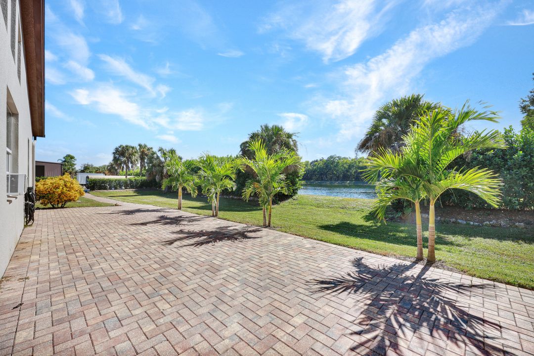 5630 Copper Leaf Ln, Naples, FL 34116