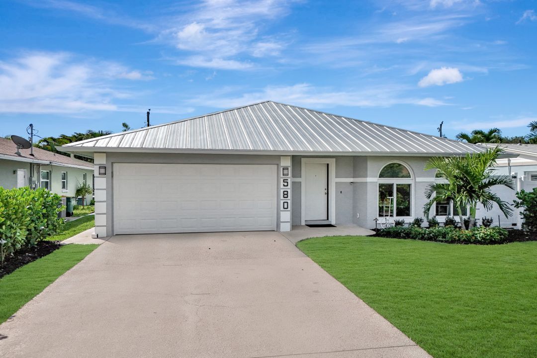580 103rd Ave N, Naples, FL 34108