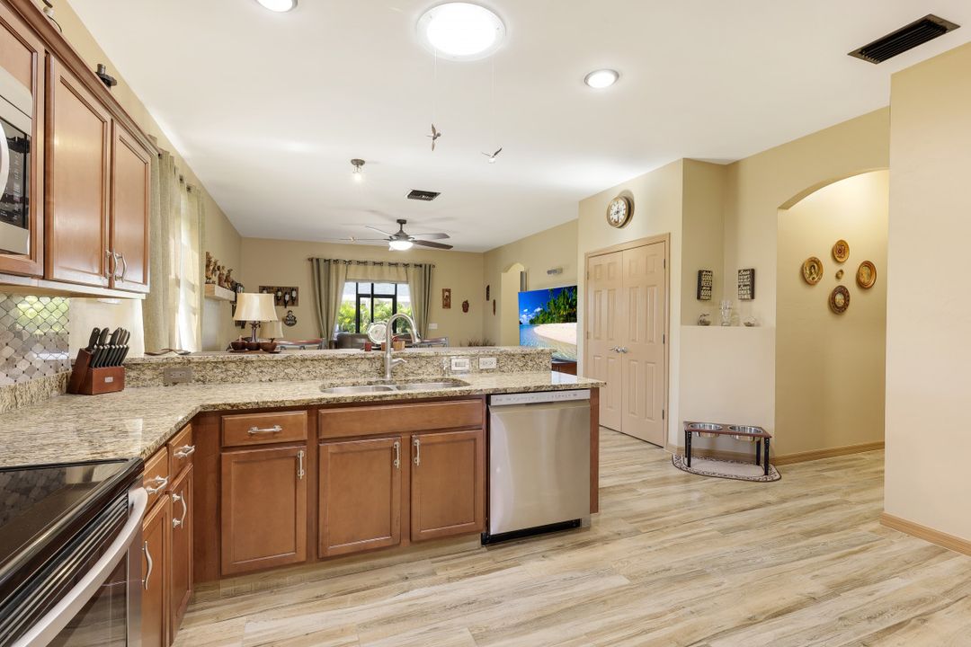 3014 SW 9th Pl, Cape Coral, FL 33914