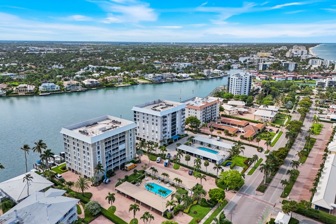 2750 Gulf Shore Blvd N #402, Naples, FL 34103