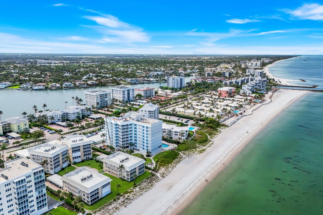 2750 Gulf Shore Blvd N #402, Naples, FL 34103