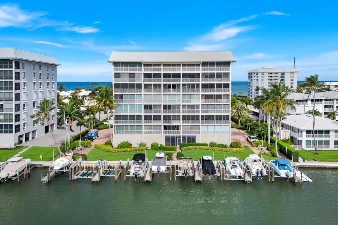 2750 Gulf Shore Blvd N #402, Naples, FL 34103