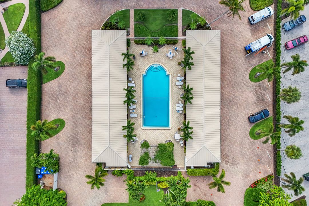 2750 Gulf Shore Blvd N #402, Naples, FL 34103