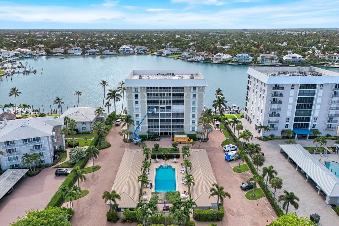 2750 Gulf Shore Blvd N #402, Naples, FL 34103