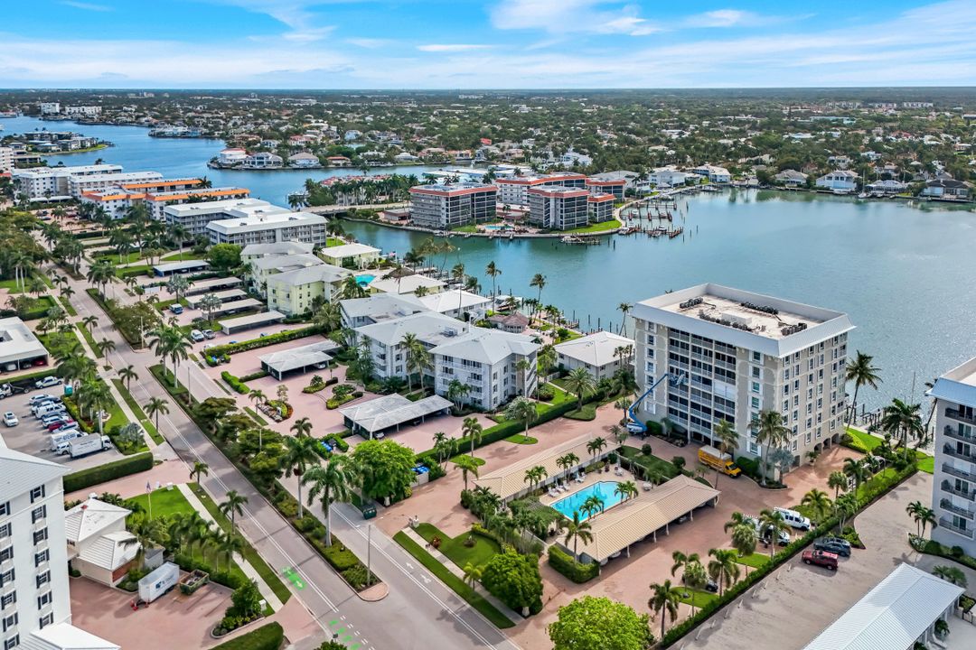 2750 Gulf Shore Blvd N #402, Naples, FL 34103