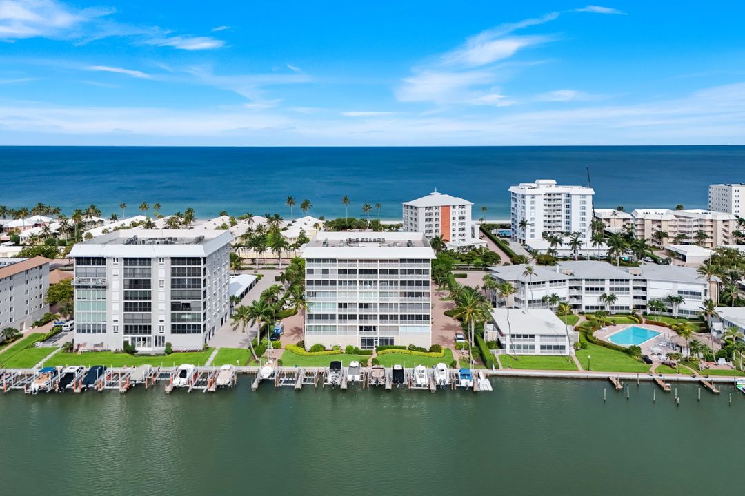 2750 Gulf Shore Blvd N #402, Naples, FL 34103