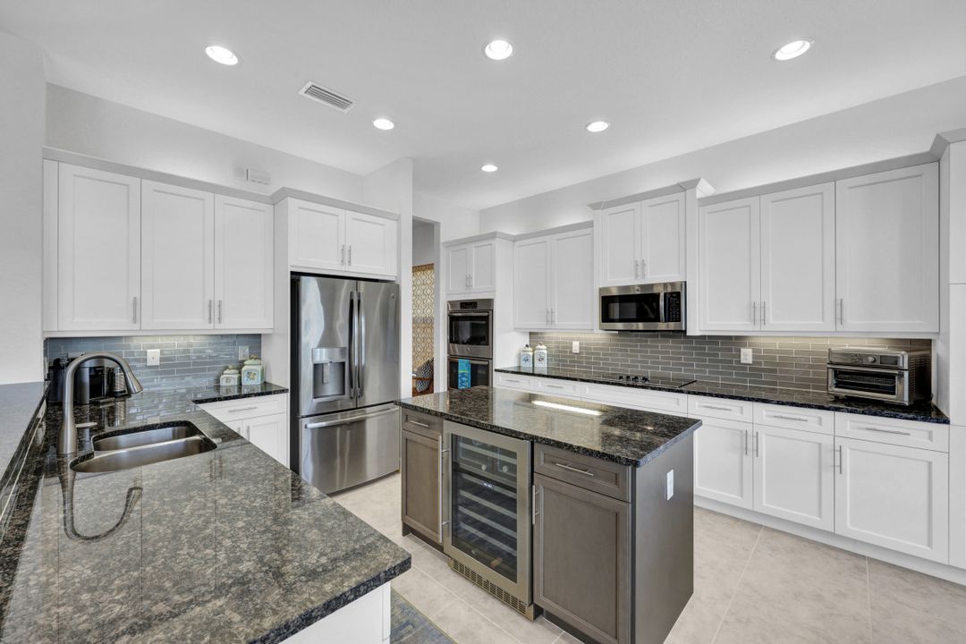 11725 Stonecreek Cir, Fort Myers, FL 33913