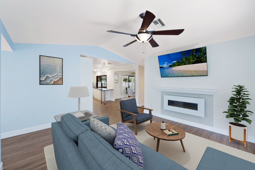 825 93rd Ave N, Naples, FL 34108