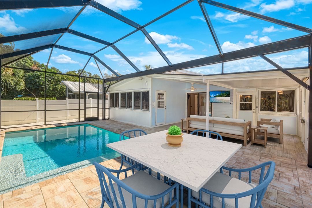 825 93rd Ave N, Naples, FL 34108