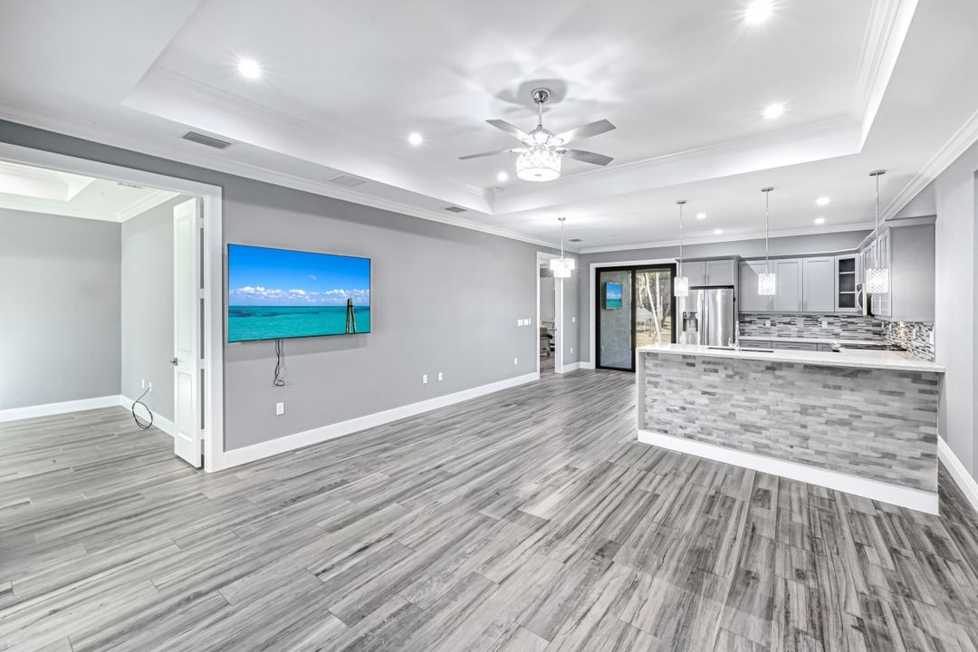 141 20th Ave NW, Naples, FL 34120