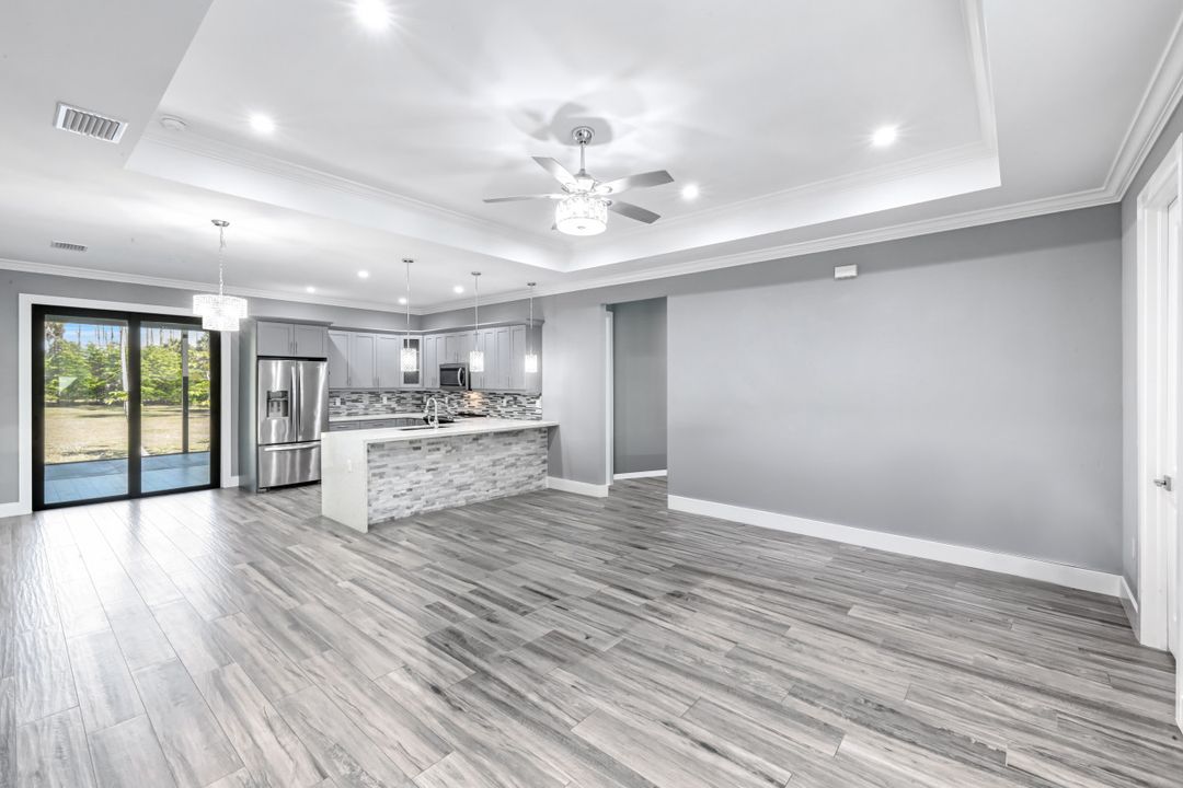 141 20th Ave NW, Naples, FL 34120