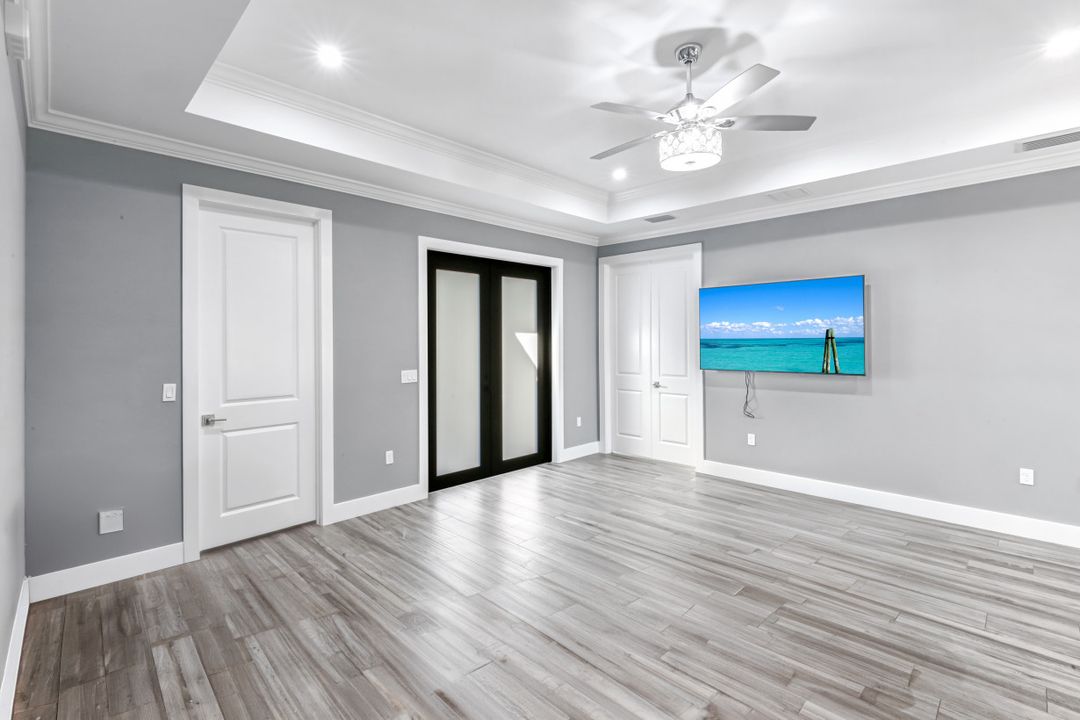 141 20th Ave NW, Naples, FL 34120