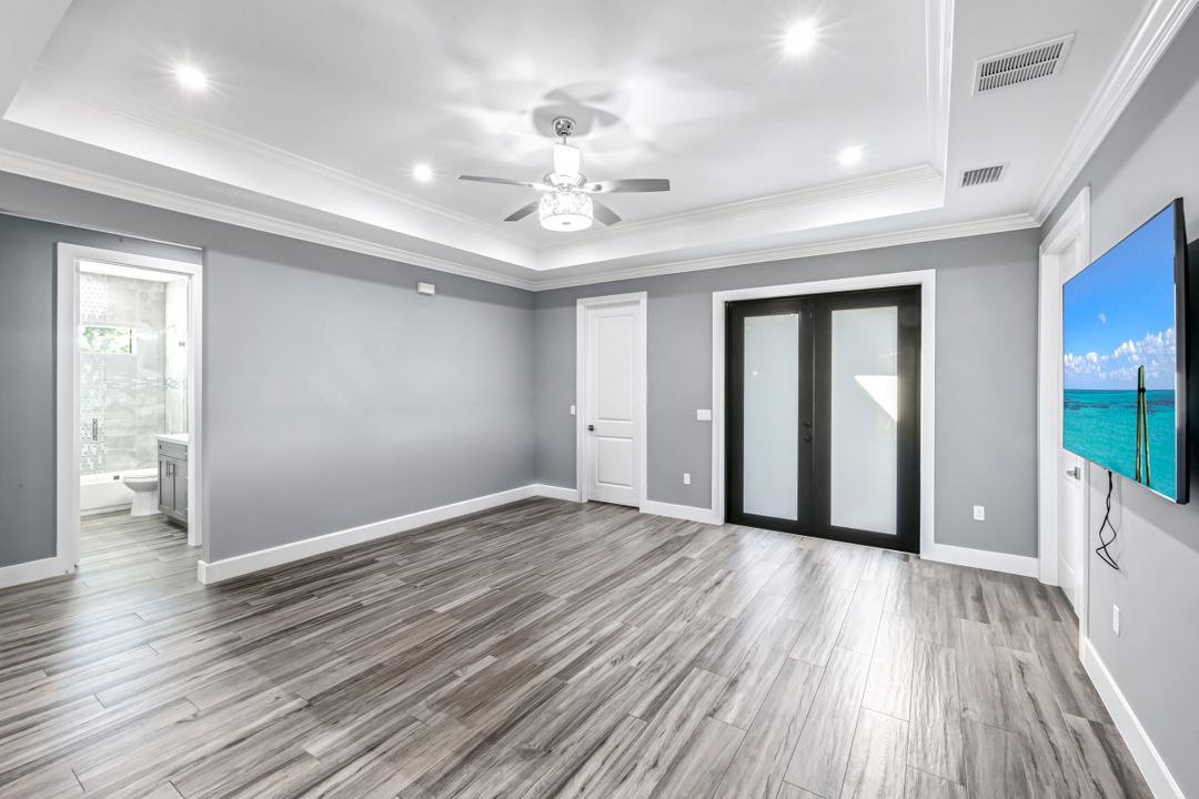 141 20th Ave NW, Naples, FL 34120