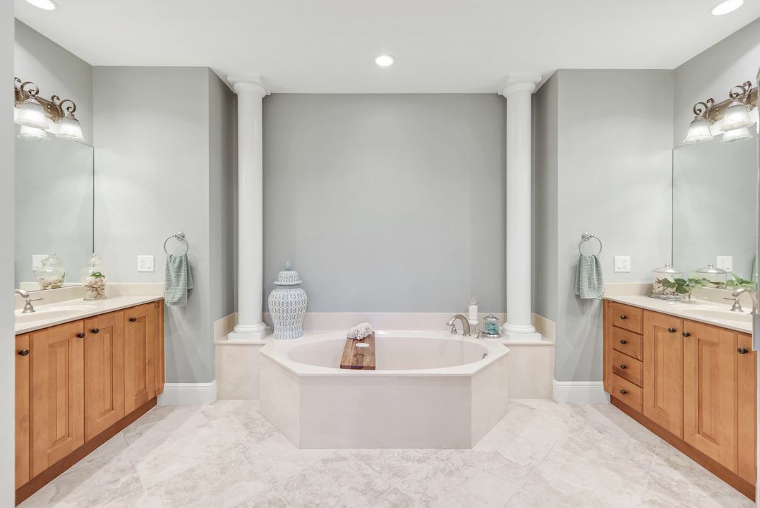 9225 Museo Cir  #103, Naples, FL 34114