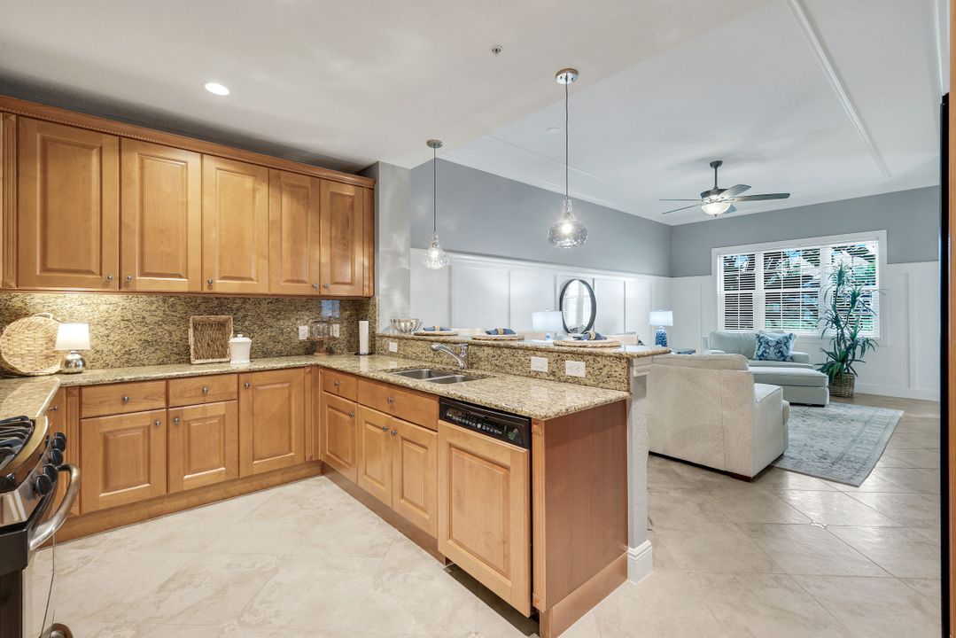 9225 Museo Cir  #103, Naples, FL 34114