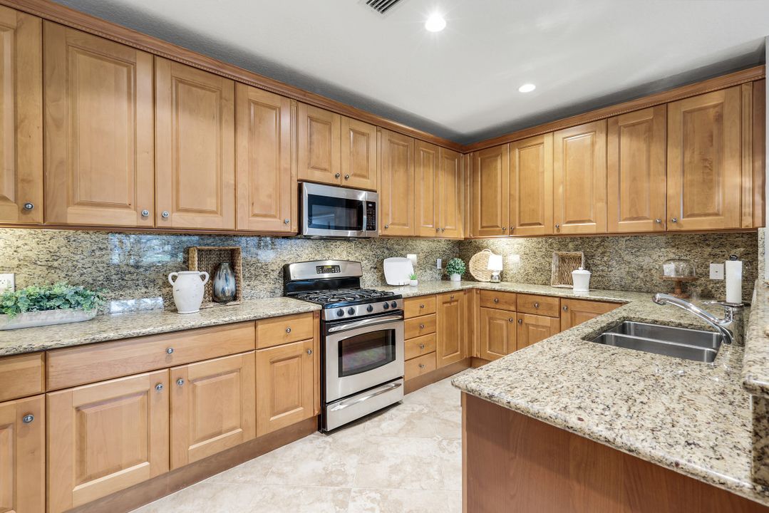 9225 Museo Cir  #103, Naples, FL 34114