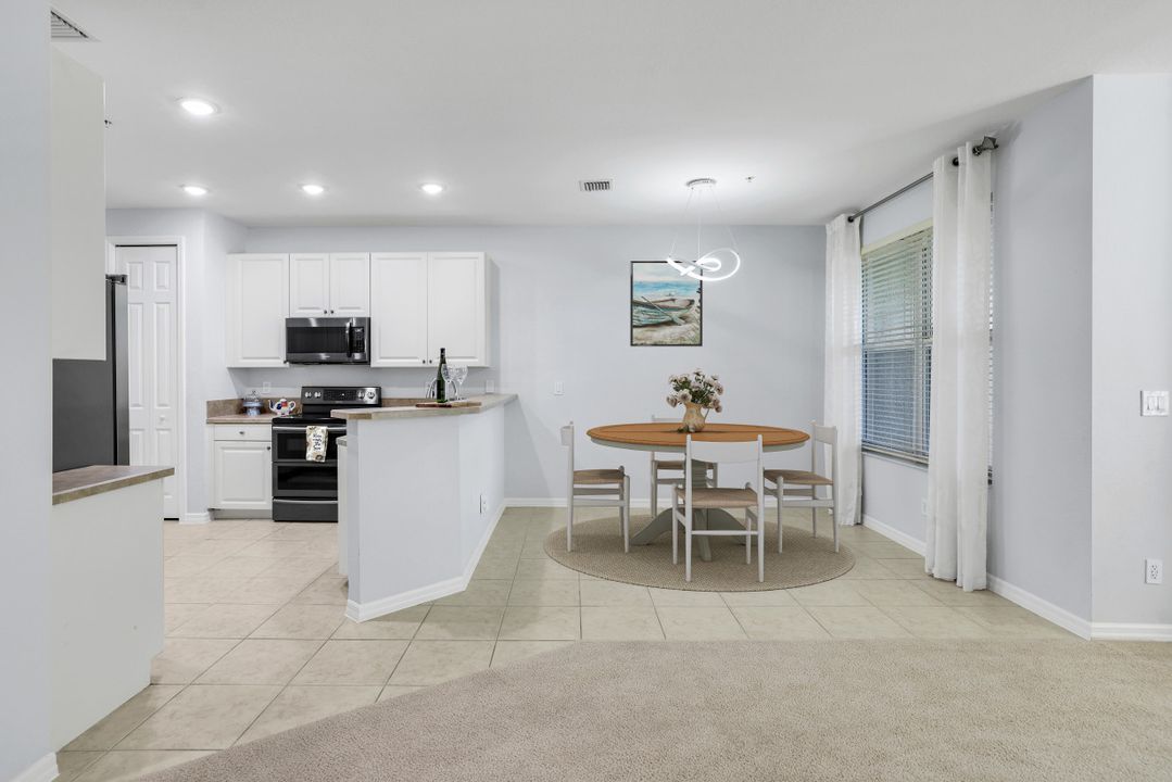 1370 Mariposa Cir #102, Naples, FL 34105