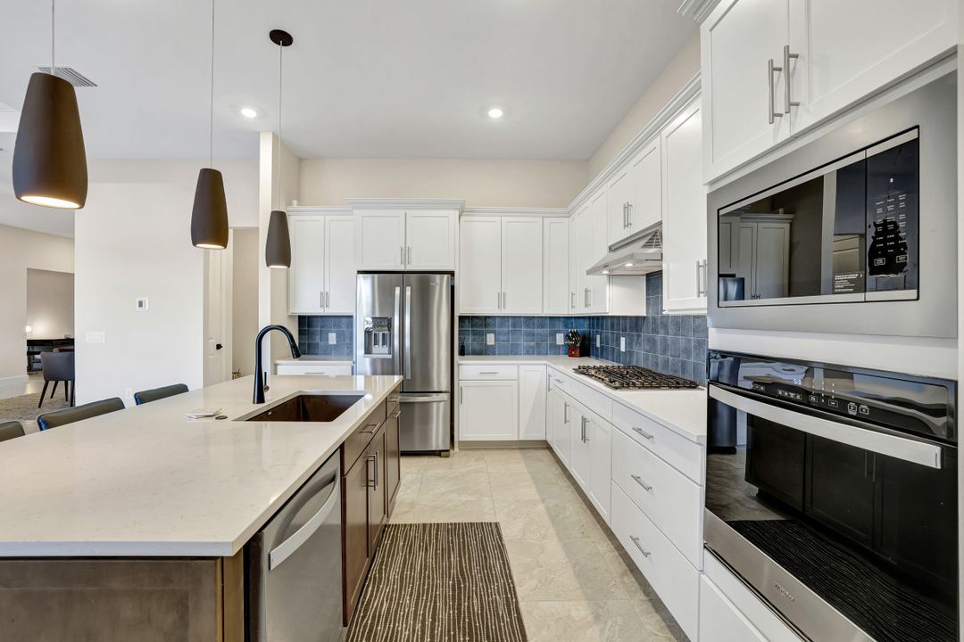 10112 Seaside Wy, Bonita Springs, FL 34135